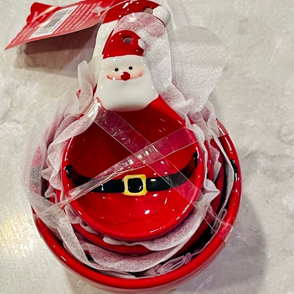 NWT Santa Measuring cups, Red 4 piece stone nesting measuring cup set great gift - Picture 2 of 6